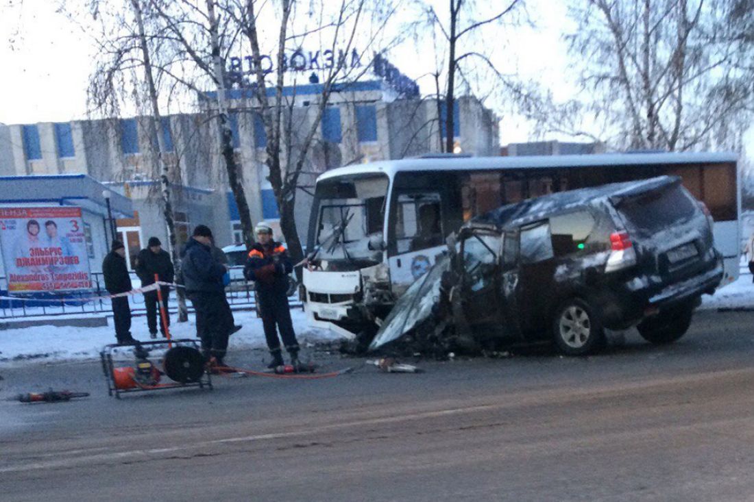 Кондуктор автобуса, попавшего в жуткую аварию у автовокзала, рассказала о  ДТП | 30.11.2016 | Пенза - БезФормата