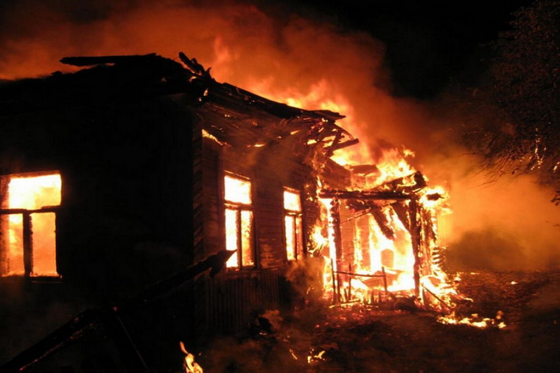 Двухлетнего ребенка вытянули из горящего дома в Пензенской области