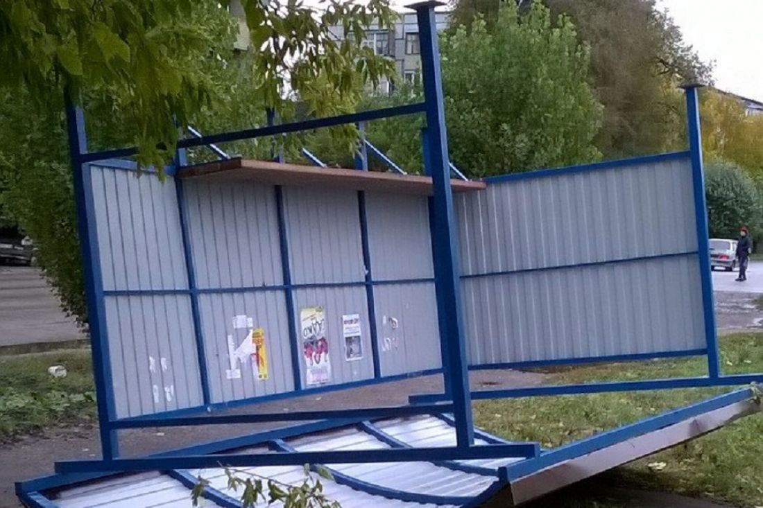 В Кузнецке Пензенской области остановку перевернуло вверх тормашками