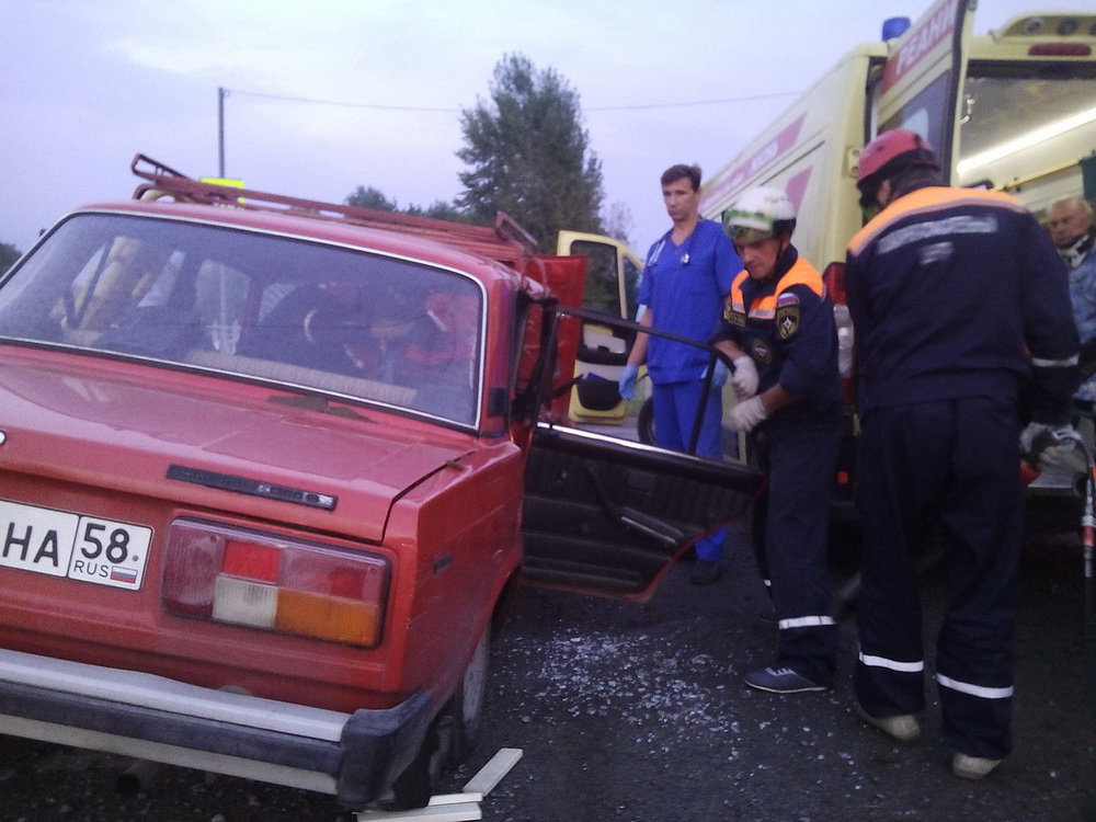 Вся машина разъезжается. Участники дтп разъехались. Лиговский проспект троллейбус. Участники дтп разъехались. Участники дтп разъехались.
