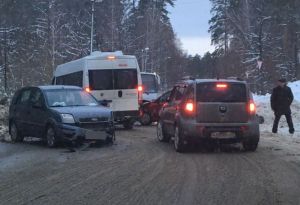 В пензенских Ахунах в аварию попали два автомобиля