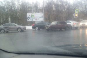 «Пробка во все стороны». Авария на Южной поляне Пензы спровоцировала большой затор
