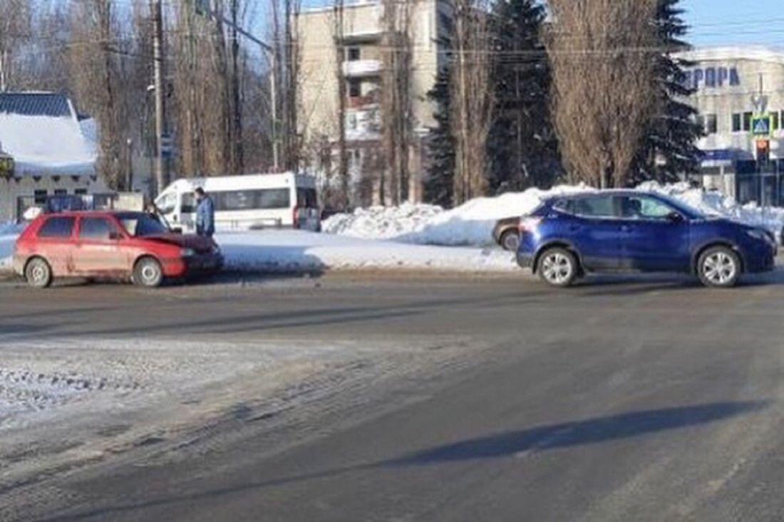 В пензенском Арбекове произошло ДТП с участием двух иномарок