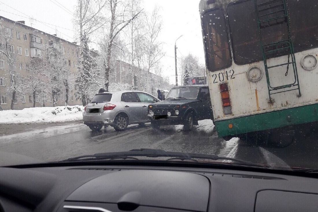 ДТП на Западной поляне в Пензе осложнило проезд автотранспорта
