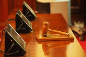 В Пензе мужчина представился работником завода и обокрал цех