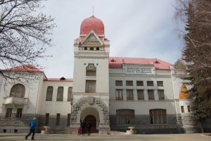 Пензенцев познакомят с двумя знаменитыми «Поцелуями»