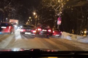Тройное ДТП в час пик на Западной поляне собирает огромную пробку
