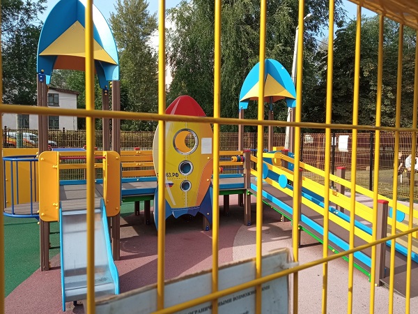 Инклюзивная детская площадка в Пензе оказалась под замком