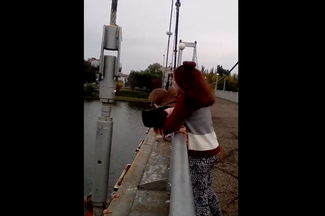 Подростки в Пензе продолжают прыгать с подвесного моста