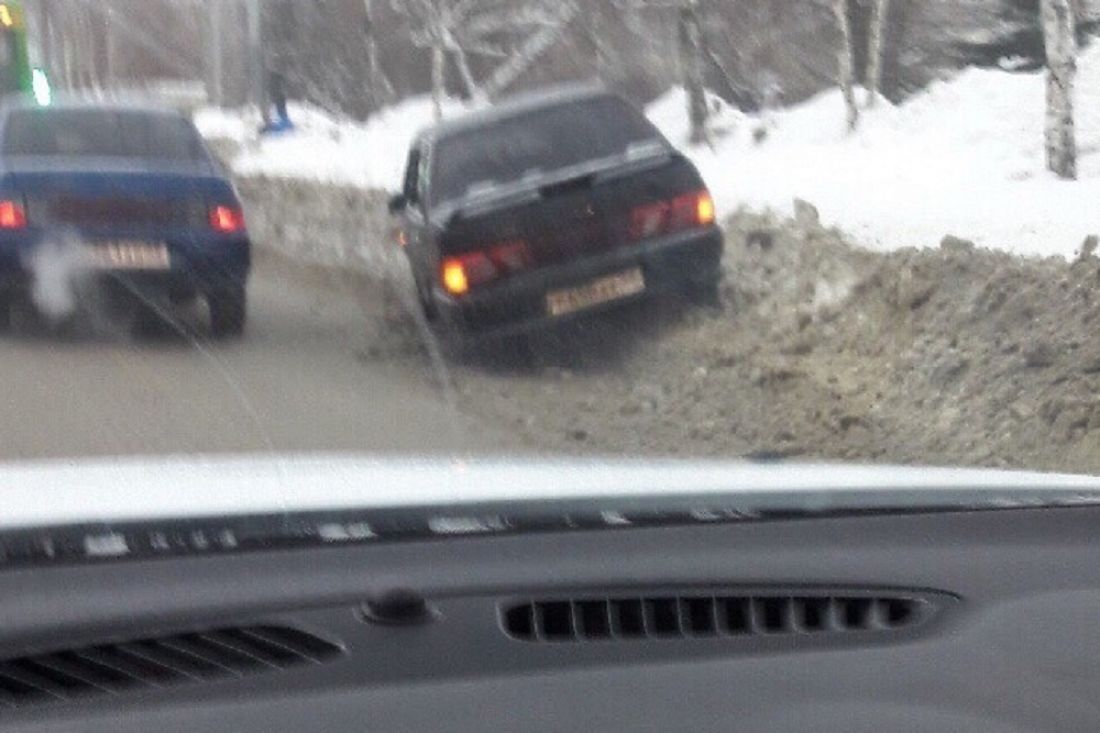 В пензенском Арбеково после ДТП «ВАЗ» раскорячился на обочине
