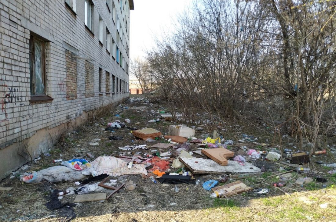В Пензе на улице Коммунистической намусорили «инопланетяне»