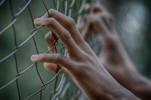 Жесть по-пензенски: девушка била мужчину ногами по голове и вытащила его умирать на мороз