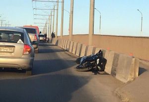 В Пензе ищут свидетелей ДТП с участием мотоциклиста на Сурском мосту. Фото
