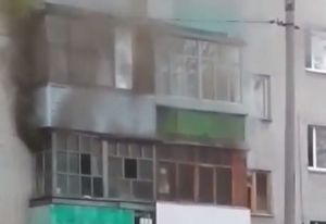 Из окон дома на улице Герцена в Пензе повалил черный дым
