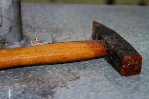 Пьянка с бродягой закончилась для пензенца ударом молотка по голове