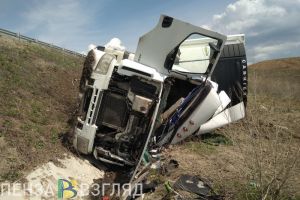 Появились эксклюзивные фото с места ДТП в Пензенской области, где погиб водитель фуры