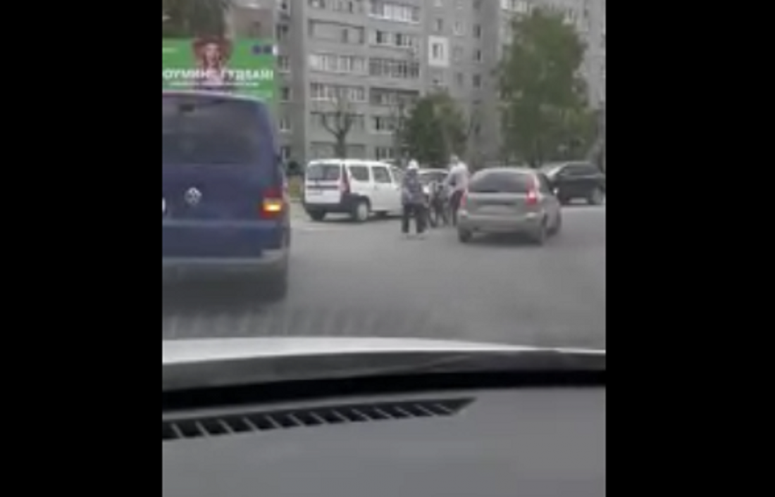 В пензенском микрорайоне Арбеково машина «зацепила» велосипедиста