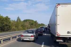 «По трассе куры гуляют». Под Пензой в сторону Москвы образовалась гигантская пробка