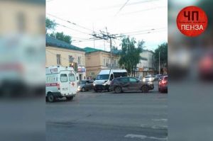 «Скорая» с сиреной. В центре Пензы столкнулись три авто