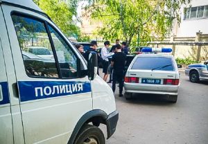 В пензенском баре мужчина поссорился с двумя посетителями и достал пистолет