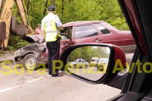 «Все плохо». В жесткой утренней аварии в Пензе раскурочило «ВАЗ». Фото