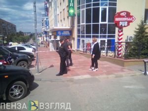 Эвакуированный сотрудник офиса в ТЦ «Гермес»: «У меня там обед остыл»