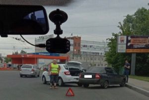 У «Глобуса» в Пензе две легковушки устроили аварию