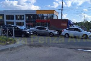 На проспекте Победы в Пензе три авто столкнулись «паровозиком»