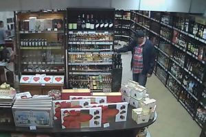 Троица, обокравшая в Пензе магазин, попала на камеры видеонаблюдения