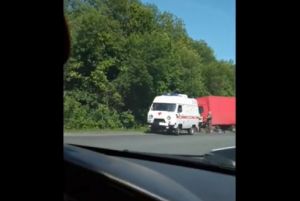 С одной стороны фура, с другой – раскромсанная легковушка. Кадры с места жесткой аварии в Пензенской области