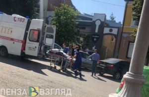 На улице Московской в Пензе «скорая» приехала к лежащему на тротуаре человеку. Фото