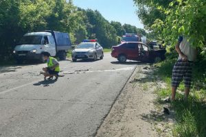 «Мужчина насмерть, женщина в больнице». В Кузнецком районе произошла очередная страшная авария