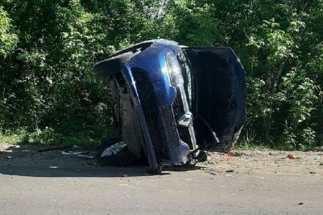 Труп на обочине. Появились снимки с места чудовищной аварии в Кузнецком  районе