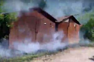 «Поджог». Пензенец снял на видео возгорание около гаражей в Терновке