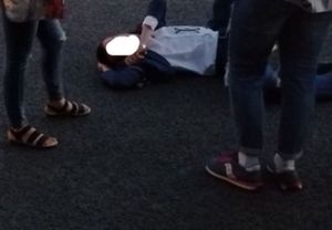 «С окровавленной головой». На улице Карпинского в Пензе мужчина попал под автомобиль. Фото