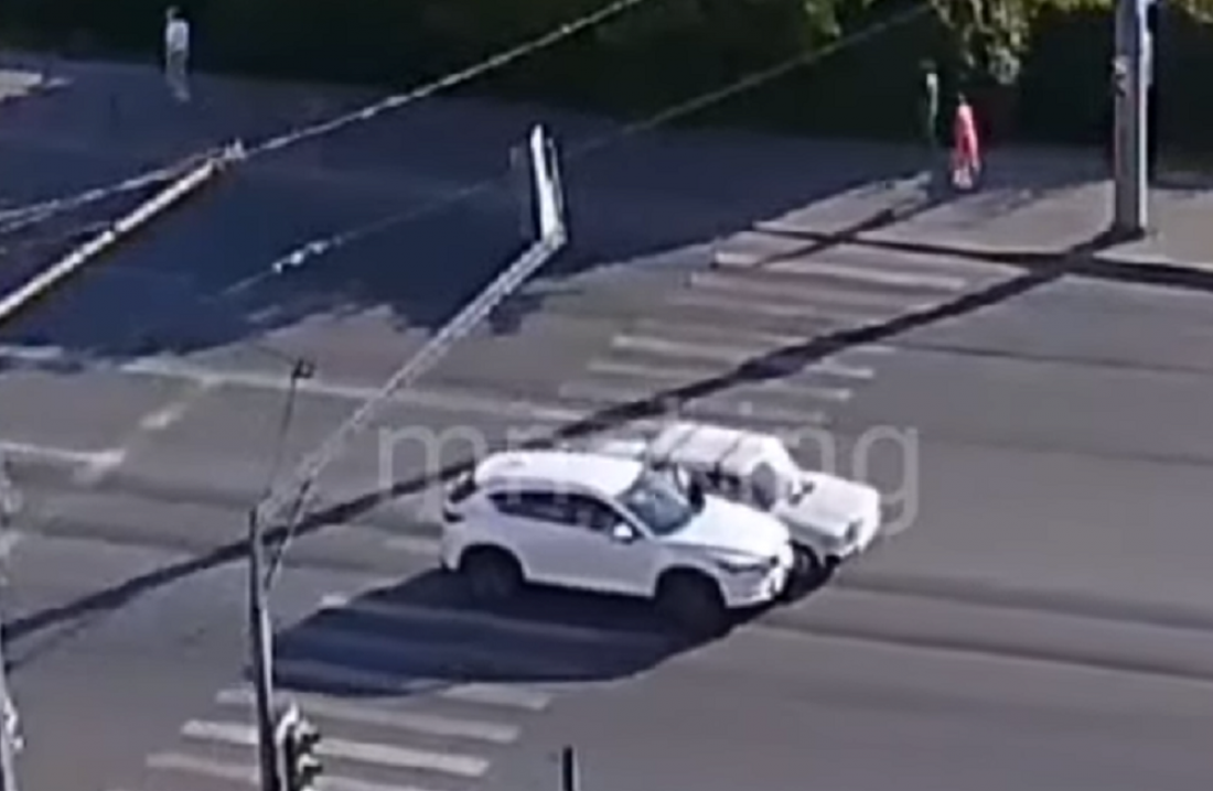 В Пензе водитель «Жигулей» нарушил правила и врезался в иномарку