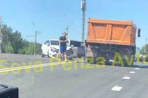 На Ахунском переезде в Пензе иномарка попала в жесткое ДТП