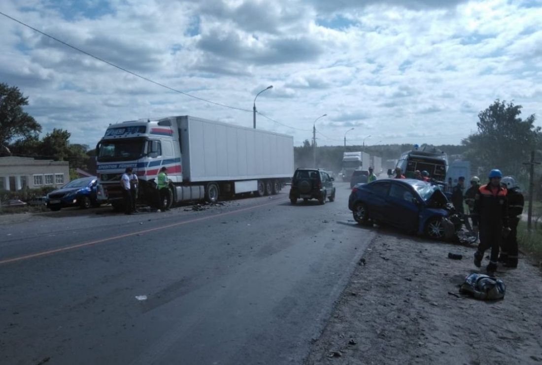 В Пензенской области мертвого водителя пришлось доставать из машины с помощью специнструмента. Фото