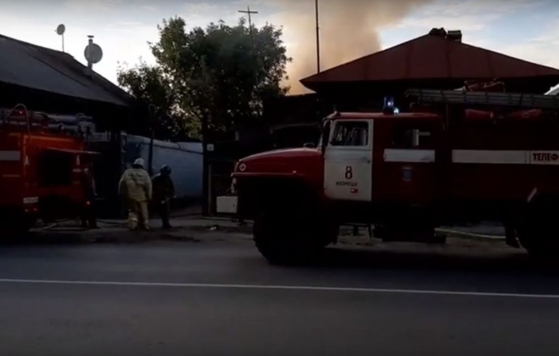 Очевидцы сняли на видео пожар в Кузнецке Пензенской области