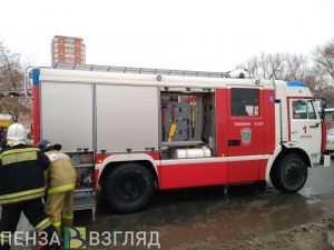 Под Пензой вспыхнули металлический вагончик и «УАЗ»