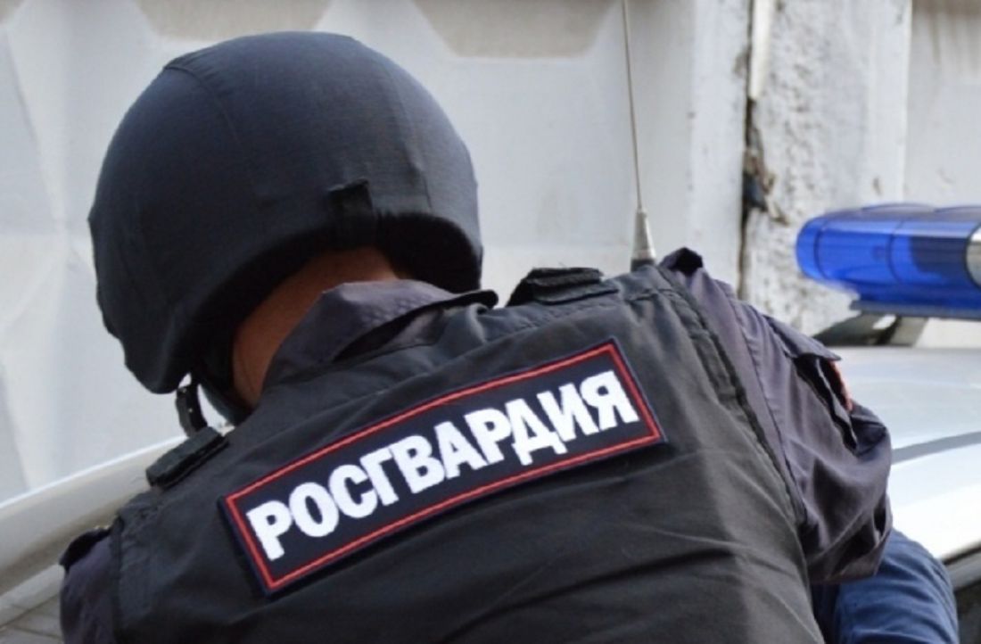 Житель Заречного вышел из магазина и увидел, как его машину пытается угнать троица незнакомцев