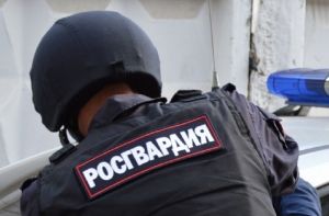Житель Заречного вышел из магазина и увидел, как его машину пытается угнать троица незнакомцев