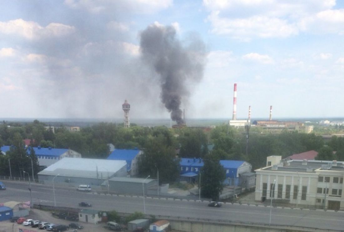 В Пензе на улице Ленина загорелся ангар площадью 2000 квадратных метров