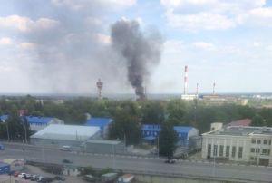 В Пензе на улице Ленина загорелся ангар площадью 2000 квадратных метров
