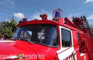 На улице Суворова в Пензе сгорел автомобиль «Лада». Фото