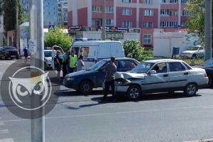 В результате ДТП в пензенском Запрудном у легковушки искорежило переднюю часть