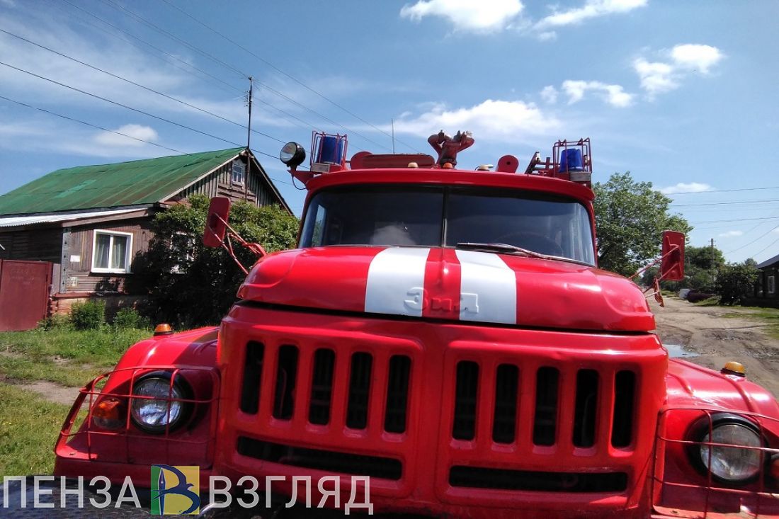 Борьба с огнем в районе железнодорожной станции Арбеково в Пензе продолжается