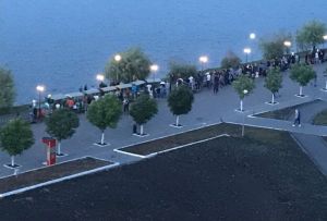 В городе Спутник во время рейса перевернулись вагончики прогулочного паровозика