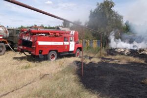 Все в дыму, крыша обрушилась. Появились снимки с места смертельного пожара в Беково Пензенской области