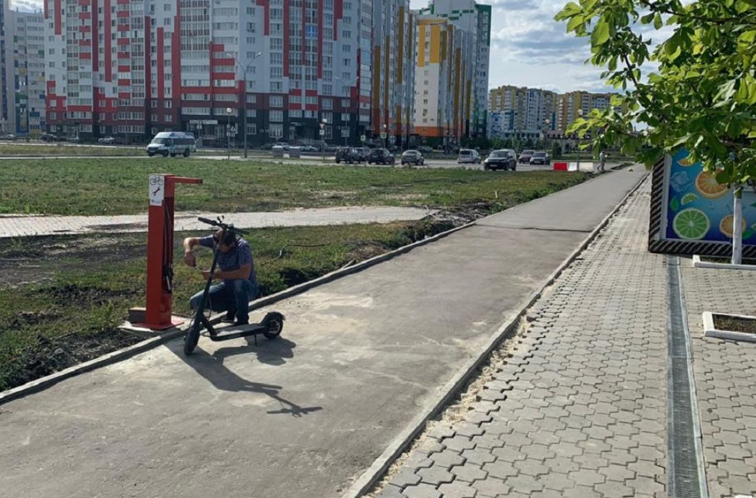 Бесплатная пенза. Электросамокаты на олимпийской аллее Пенза. Вандализм электросамоката. Электросамокаты на олимпийской аллее Пенза условия. Фото прокатные самокаты вандализм.